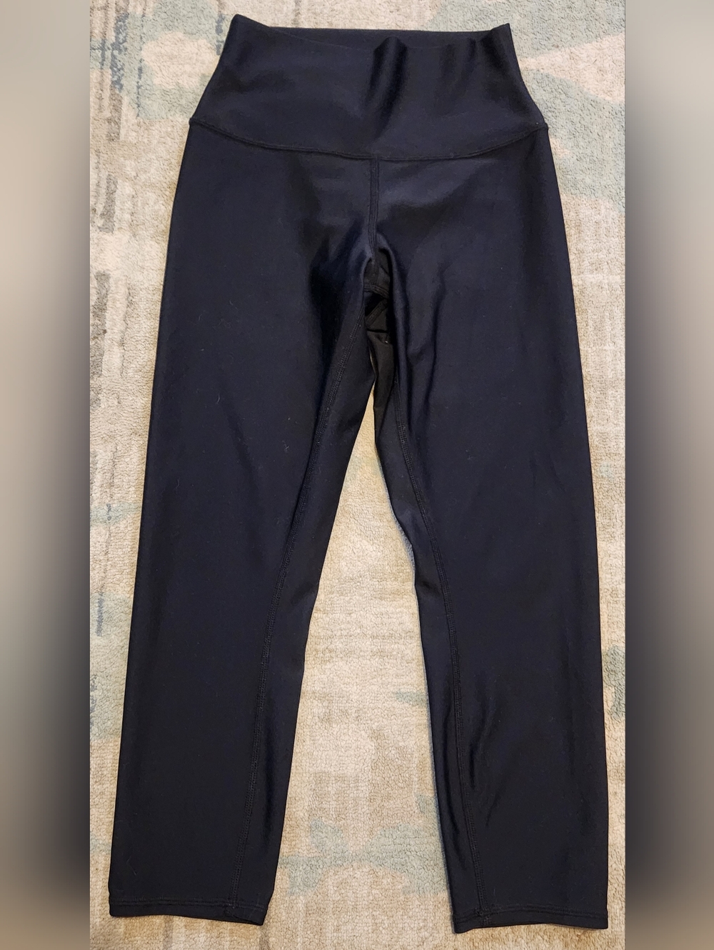 Alo Yoga Capri Length Leggings. Size Small. Black. EUC